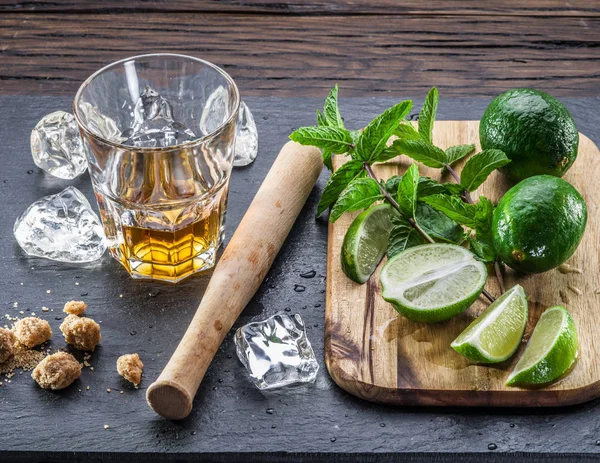 Mojito cocktail ingrediënten. — Stockfoto