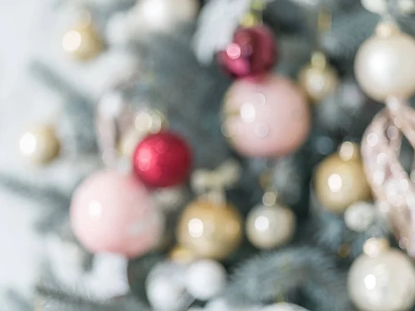 Natal ou Ano Novo resumo. Foto borrada da árvore de ano novo . — Fotografia de Stock