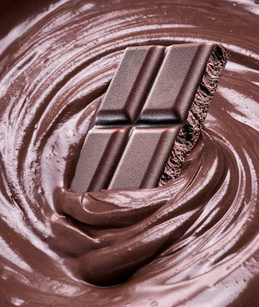 Eritilmiş çikolata veya çikolata sır. — Stok fotoğraf