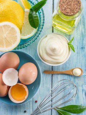 Doğal mayonez malzemeler ve sos.