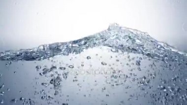 Su dökme ve sıçramasına, ağır çekim 120fps.