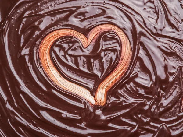 초콜렛 유약에 심장 모양. — 스톡 사진