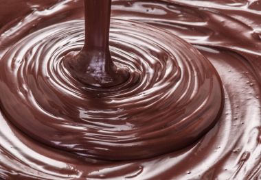 Eritilmiş çikolata veya çikolata sır.