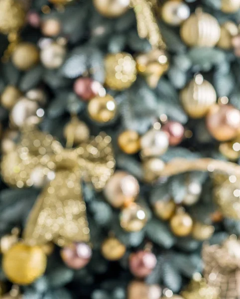 Natal ou Ano Novo resumo. Foto borrada da árvore de ano novo . — Fotografia de Stock