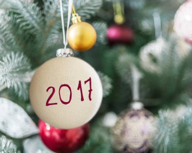 Noel ve yeni yıl soyut. Yeni yıl ağacı bulanık fotoğraf.