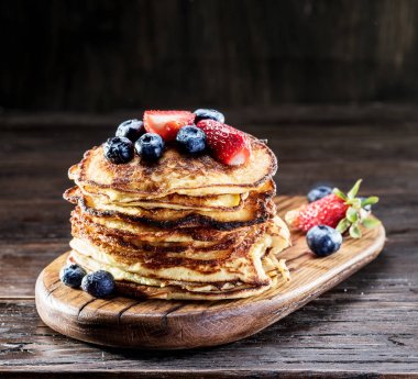 taze çilek ile Pancakes.