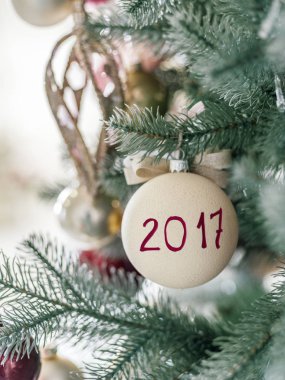 Noel top üzerinde yazılı 2017. Noel ve yeni yıl soyut. 