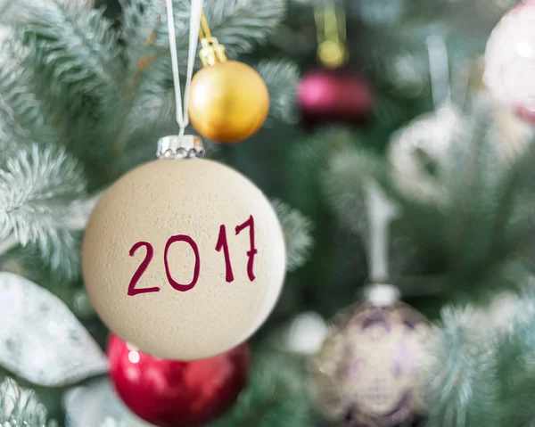 Noel ve yeni yıl soyut. Yeni yıl ağacı bulanık fotoğraf.