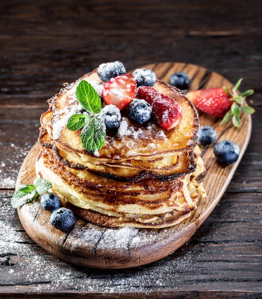 taze çilek ile Pancakes.