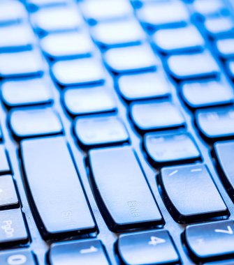 Klavyeyi kullanarak. Klavye yukarı görünümünü. 