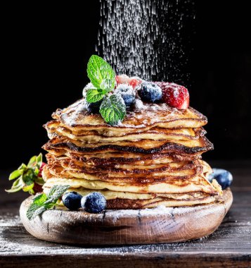 taze çilek ile Pancakes.