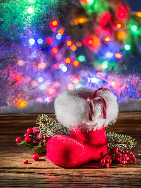 Meia-calça de Natal e bengalas. Símbolos de Natal . — Fotografia de Stock