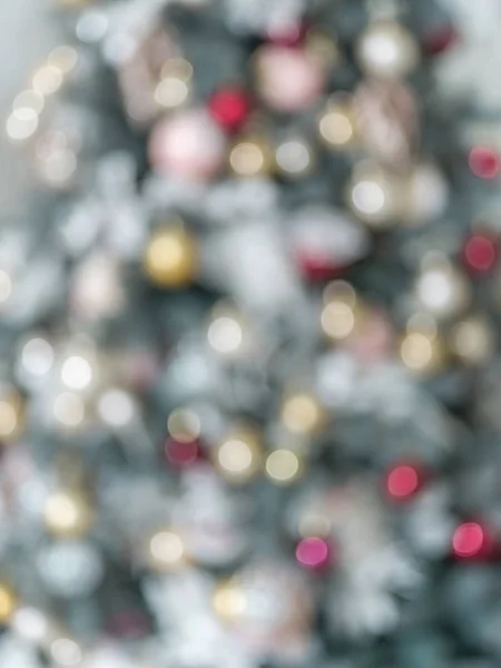 Resumen de Navidad o Año Nuevo. Foto borrosa del árbol de Año Nuevo . — Foto de Stock