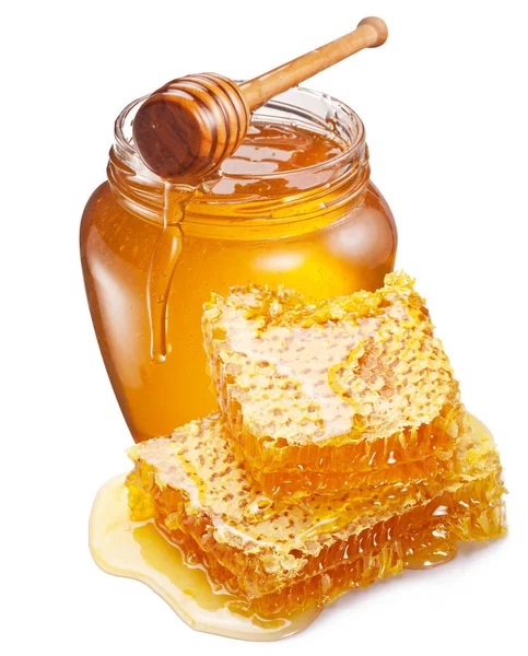 瓶がいっぱいの新鮮な蜂蜜と白の backgro に分離されたハニカム — ストック写真