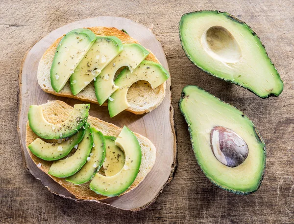 Avocado sandvish. Bovenaanzicht. — Stockfoto