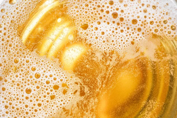 Un vaso de cerveza. Vista superior de cerveza lager o cerveza ligera . — Foto de Stock