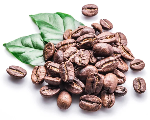 Roasted coffee beans and leaves on white background. — Stock Photo, Image