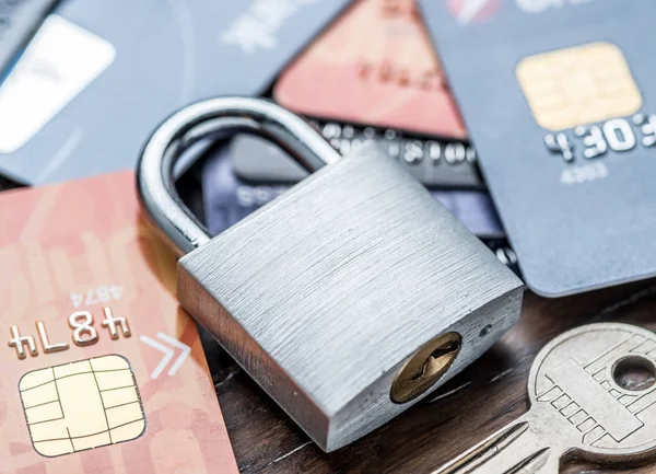 Credit cards and simle mechanical lock. — Stock Photo, Image