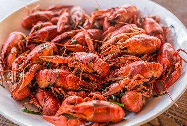 Tam tabak haşlanmış crayfishes. Üstten Görünüm.
