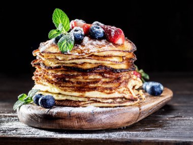 taze çilek ile Pancakes.