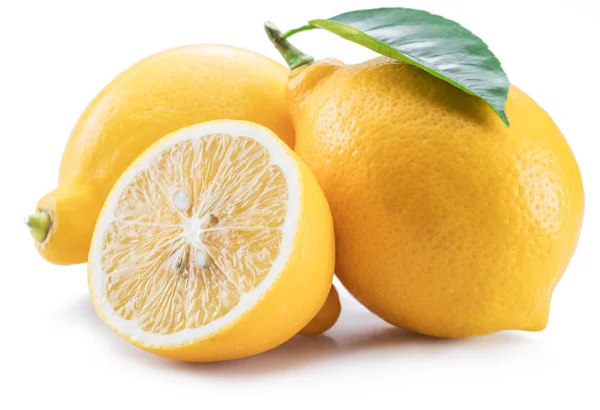 Frutti di limone maturi con foglia di limone sullo sfondo bianco . — Foto Stock