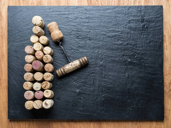Corchos de vino en forma de botella de vino . — Foto de Stock