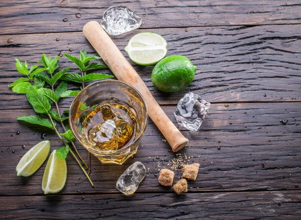 Zutaten für den Mojito-Cocktail. — Stockfoto