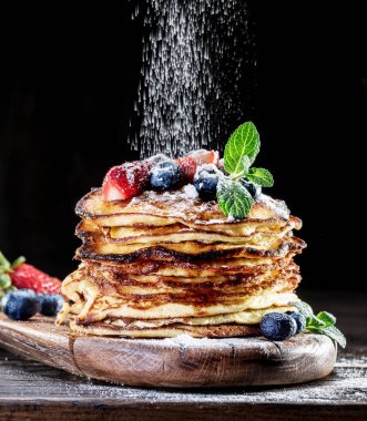 taze çilek ile Pancakes.