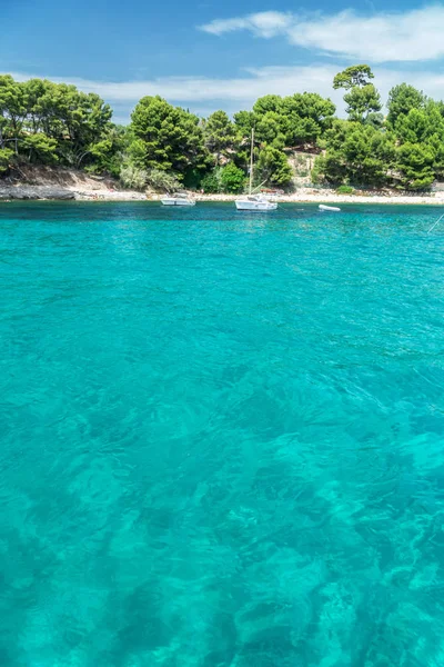 Blick auf den Strand vom Meer. — Stockfoto