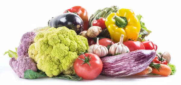 Grupa kolorowe warzywa na białym tle. Szczelnie-do góry. — Zdjęcie stockowe