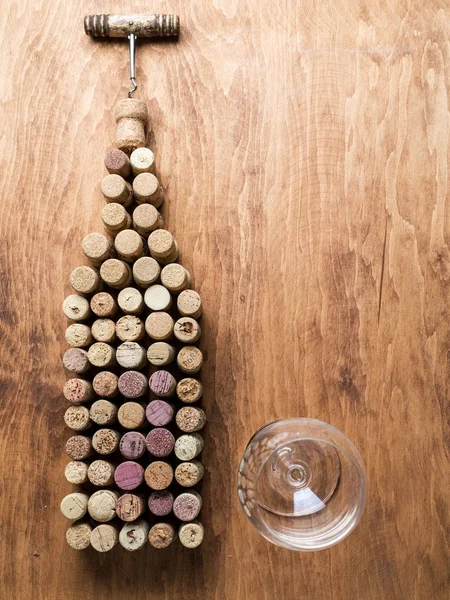 Corchos de vino en forma de botella de vino . — Foto de Stock