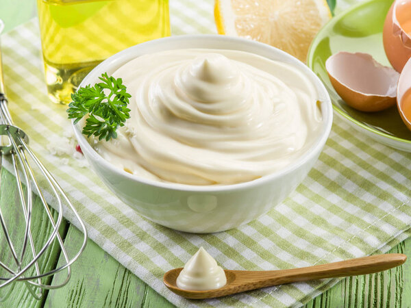 Natural mayonnaise ingredients and the sauce itself.