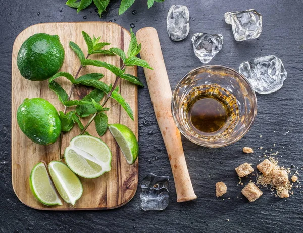 Mojito cocktail ingrediënten. — Stockfoto