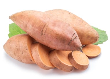 Tatlı patates. Beyaz bir arka plan üzerinde izole.