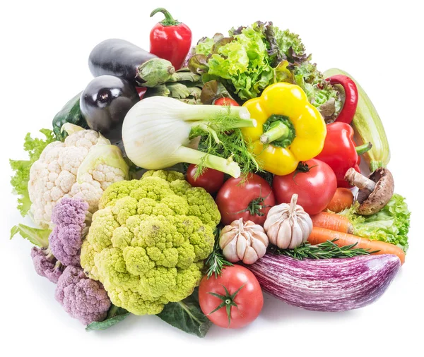 白地にカラフルな野菜のグループ。クローズ アップ. — ストック写真