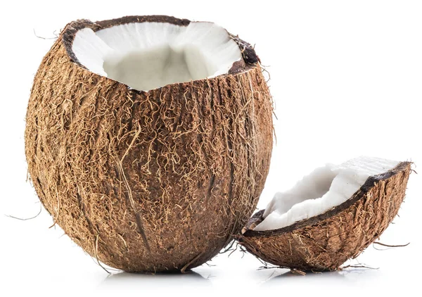 Gebarsten kokosnoot vruchten. — Stockfoto