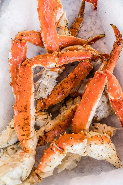 Legs of red king crab on ice. — Stock Photo, Image