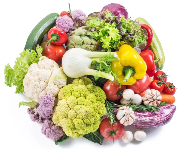 Grupo de verduras de colores sobre fondo blanco. Primer plano . — Foto de Stock