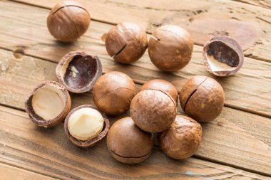 Macadamia fıstığı veya bush fındık ahşap tablo.