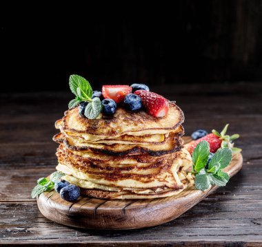 taze çilek ile Pancakes.