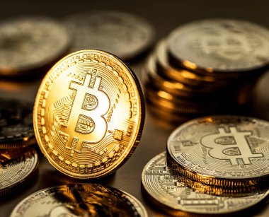 Parlak fiziksel bitcoins. Blockchain teknoloji.