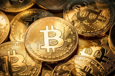 Parlak fiziksel bitcoins. Blockchain teknoloji.