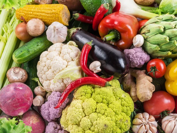 Legumes orgânicos diferentes. Fundo alimentar multicolorido . — Fotografia de Stock