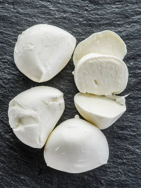 Mozzarella en tomaten. — Stockfoto