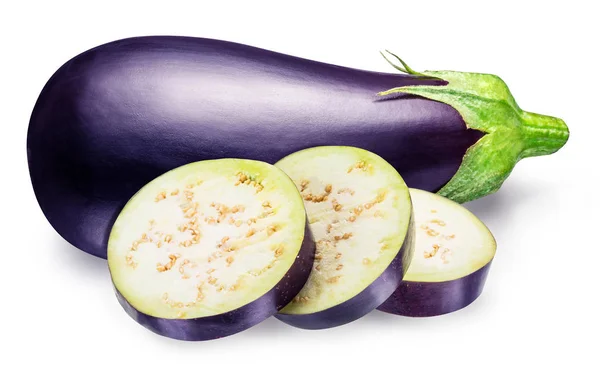 Aubergine eller äggplanta med aubergine skivor på vit bakgrund. — Stockfoto