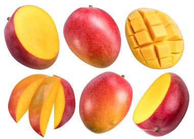 Beyaz bir sırt grubunda mango meyveleri, mango küpleri ve dilimler.