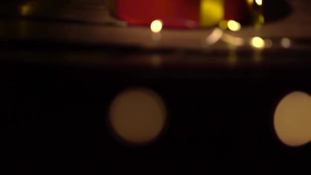 Різдвяний Фон Червоними Подарунковими Коробками Amera Повільно Підходить Подарунка Передньому — стокове відео