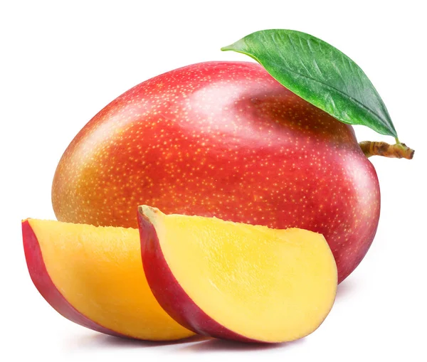 Mango fruit met mango plakjes. Geïsoleerd op witte achtergrond. F — Stockfoto