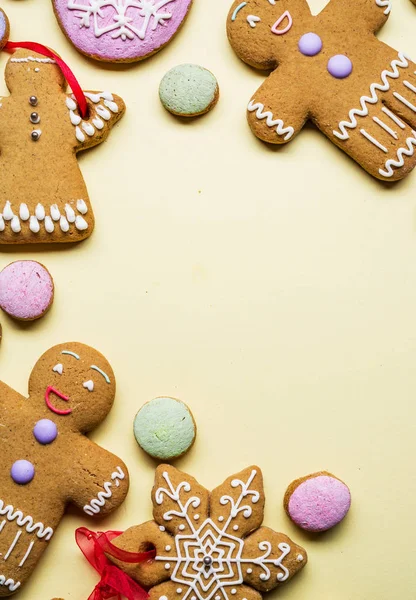 Carta vacía de Santa con galletas de jengibre tradicionales de Navidad aro — Foto de Stock