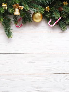 kürk ve baubles ile Noel dekorasyon